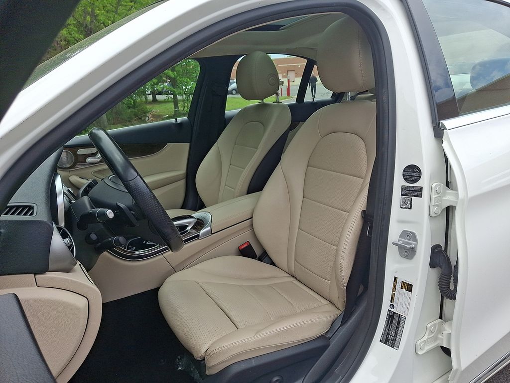 Thumbnail: 2015 Mercedes-Benz C-Class - 13