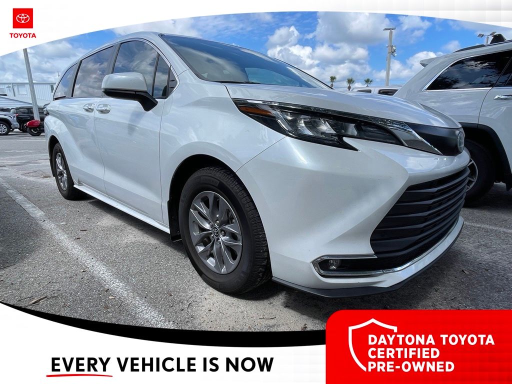 2023 Toyota Sienna XLE - Photo 4