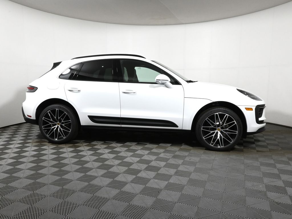 Thumbnail: 2026 Porsche Macan - 8