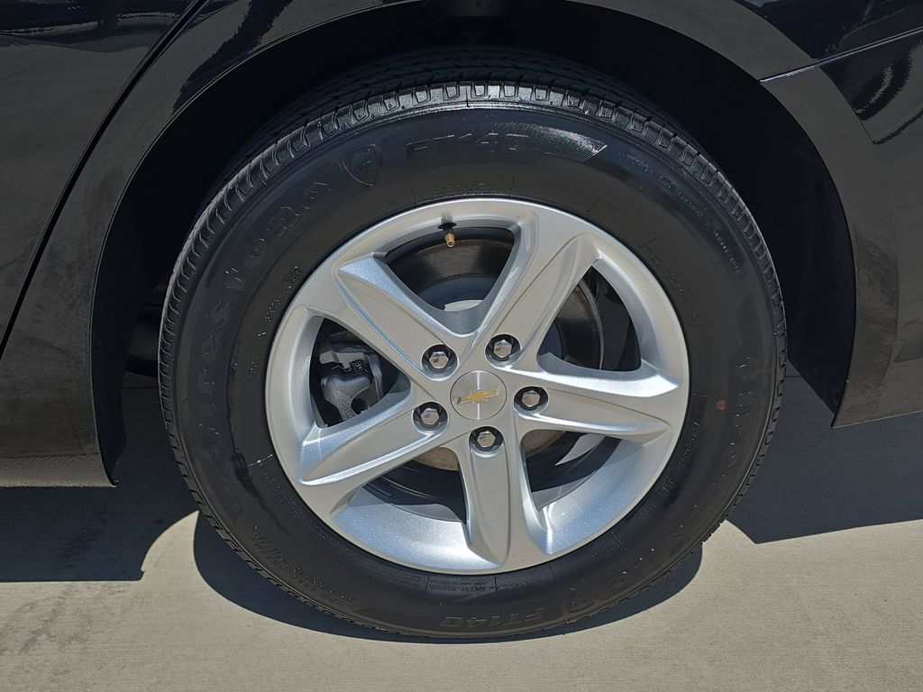 2024 Mosaic Black Metallic Chevrolet Malibu LT FWD Sedan