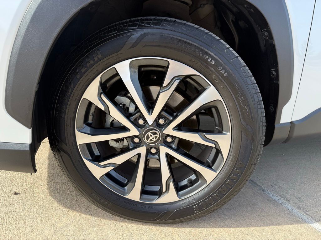 Thumbnail: 2023 Toyota Corolla Cross - 9