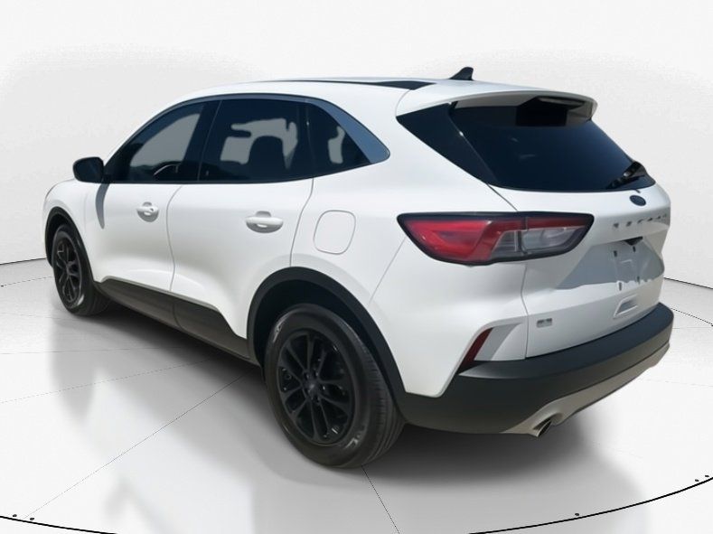 2022 Oxford White Ford Escape SE FWD SUV