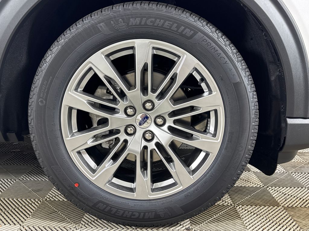 New 2026 White Ford Platinum image 16
