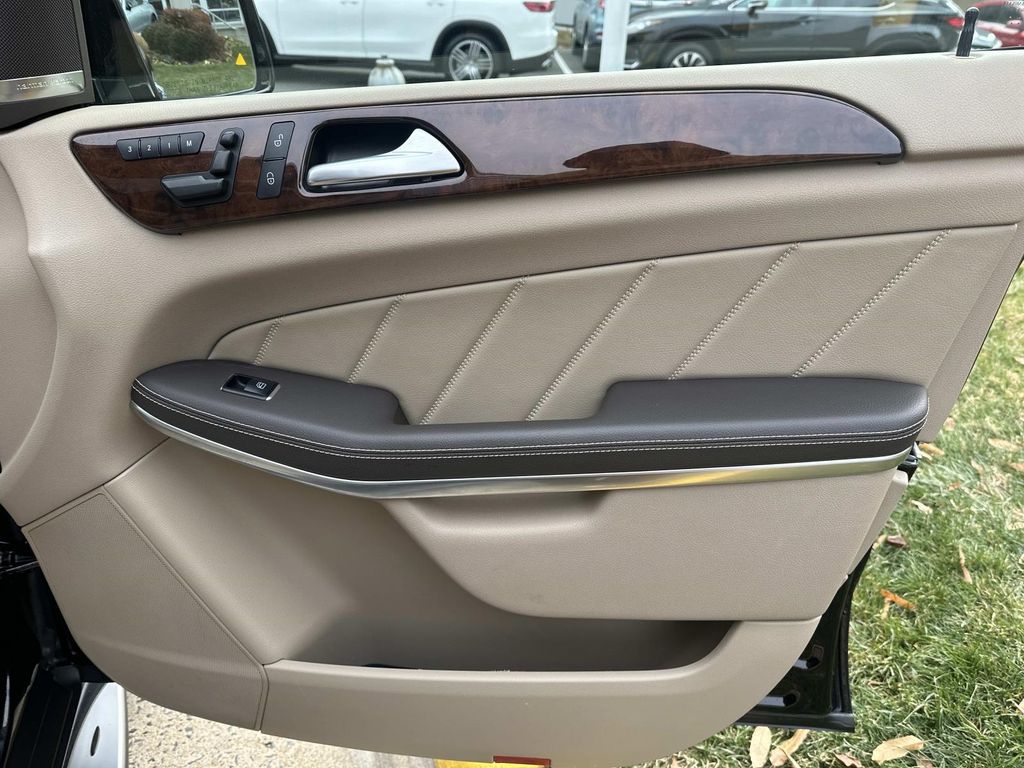 Thumbnail: 2013 Mercedes-Benz GL-Class - 19