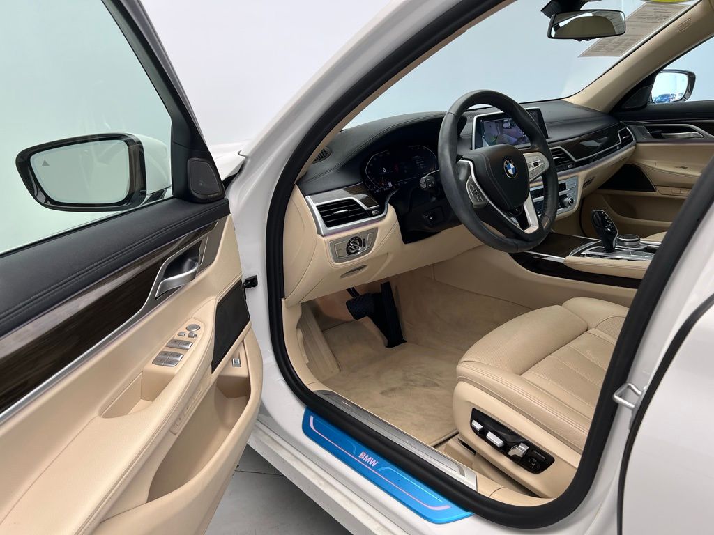 Thumbnail: 2022 BMW 7 Series - 22