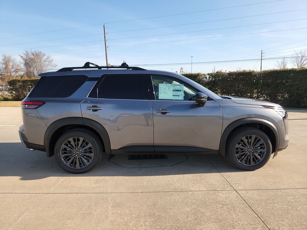 View vehicle photo 3