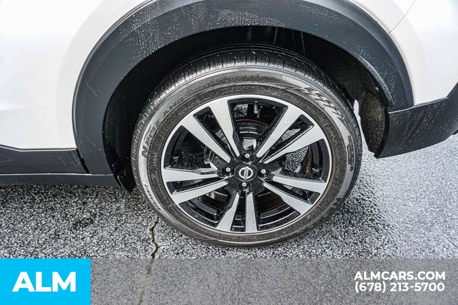 Used 2018 White Nissan SV image 17