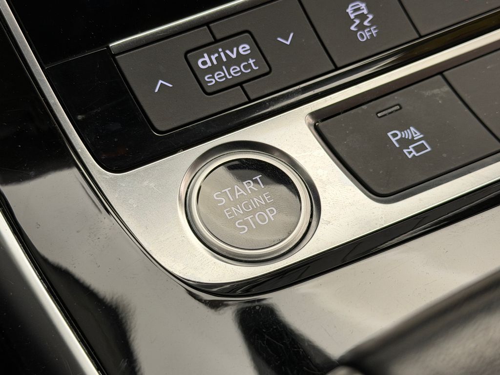 Thumbnail: 2021 Audi Q8 - 28