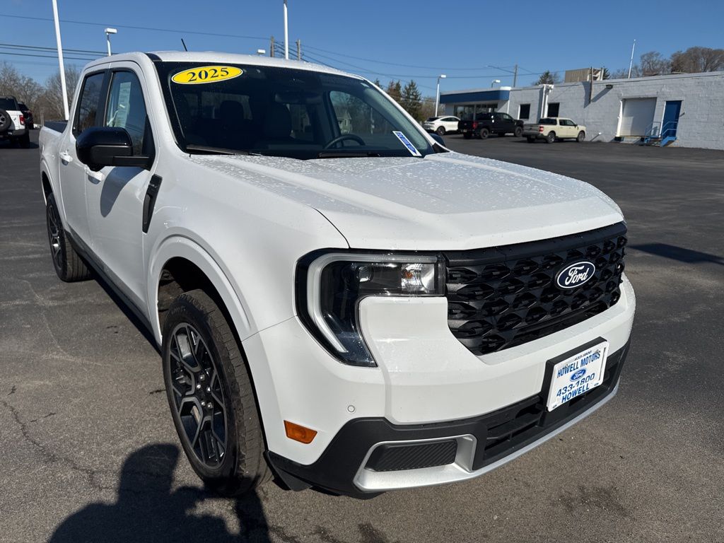 Oxford White 2025 Ford Maverick Lariat SuperCrew AWD Pickup Truck All-Wheel Drive Continuously Variable Transmission
