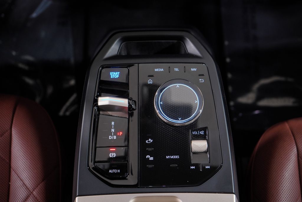 Thumbnail: 2023 BMW iX - 13