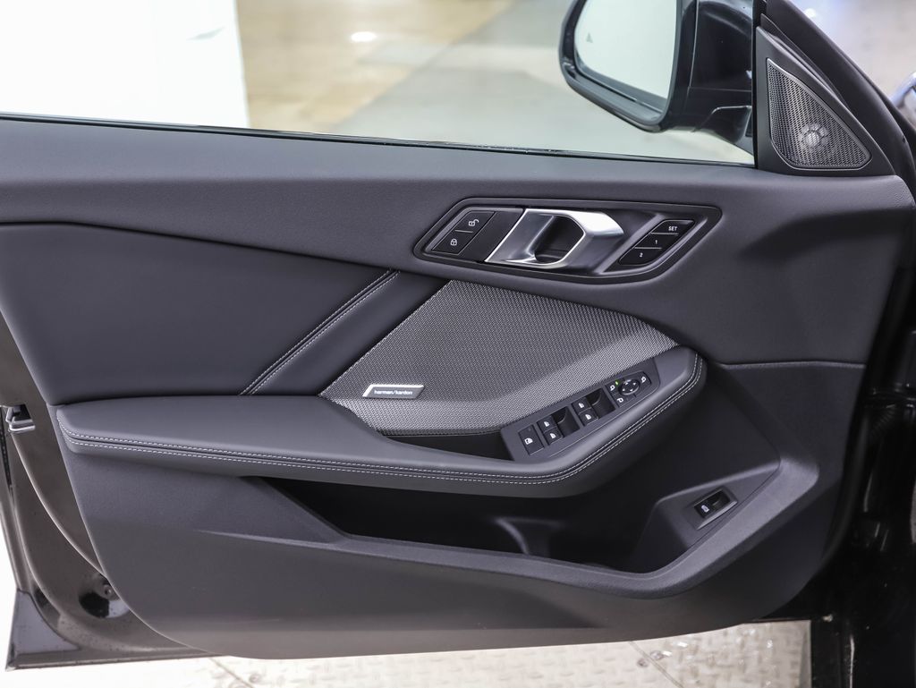 Thumbnail: 2025 BMW 2 Series - 9