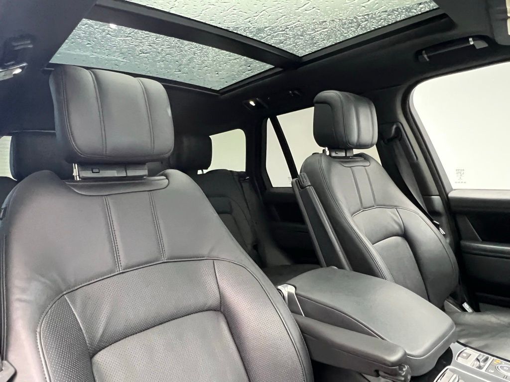 Thumbnail: 2019 Land Rover Range Rover - 7
