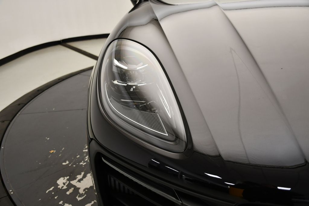 Thumbnail: 2023 Porsche Macan - 14