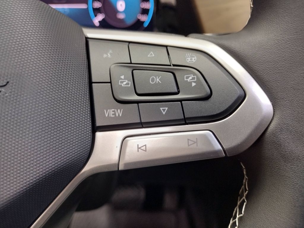 2025 Volkswagen Atlas 2.0T SE