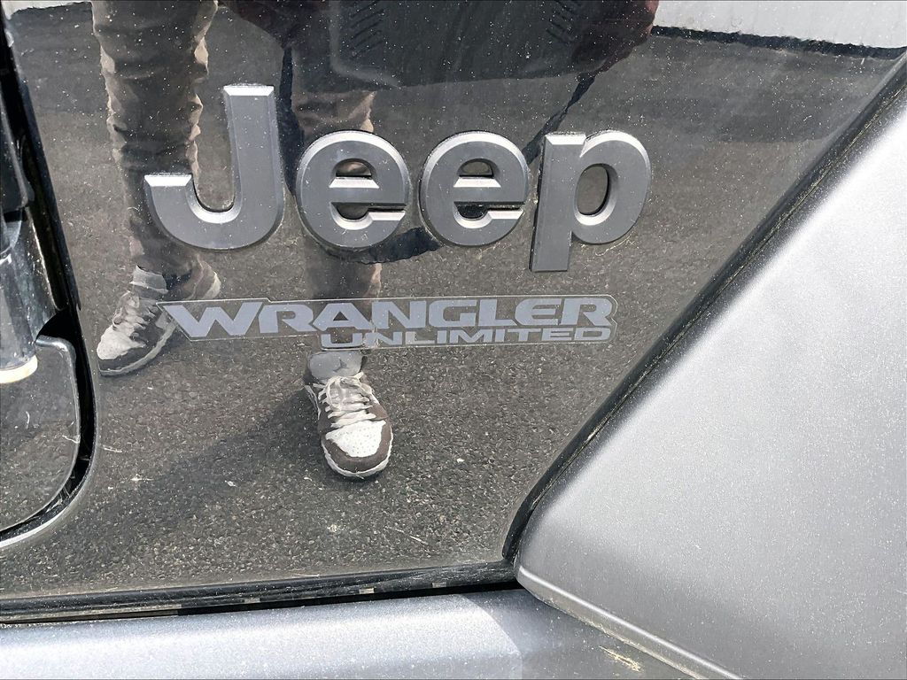 2022 Jeep Wrangler — photo 27