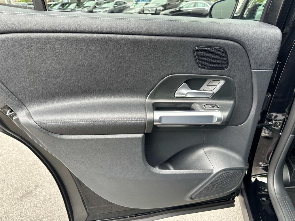 Thumbnail: 2024 Mercedes-Benz GLB - 28