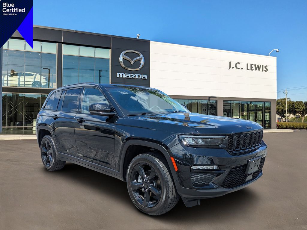 Diamond Black Crystal Pearlcoat 2023 Jeep Grand Cherokee SUV / Crossover Four-Wheel Drive 8-Speed Automatic