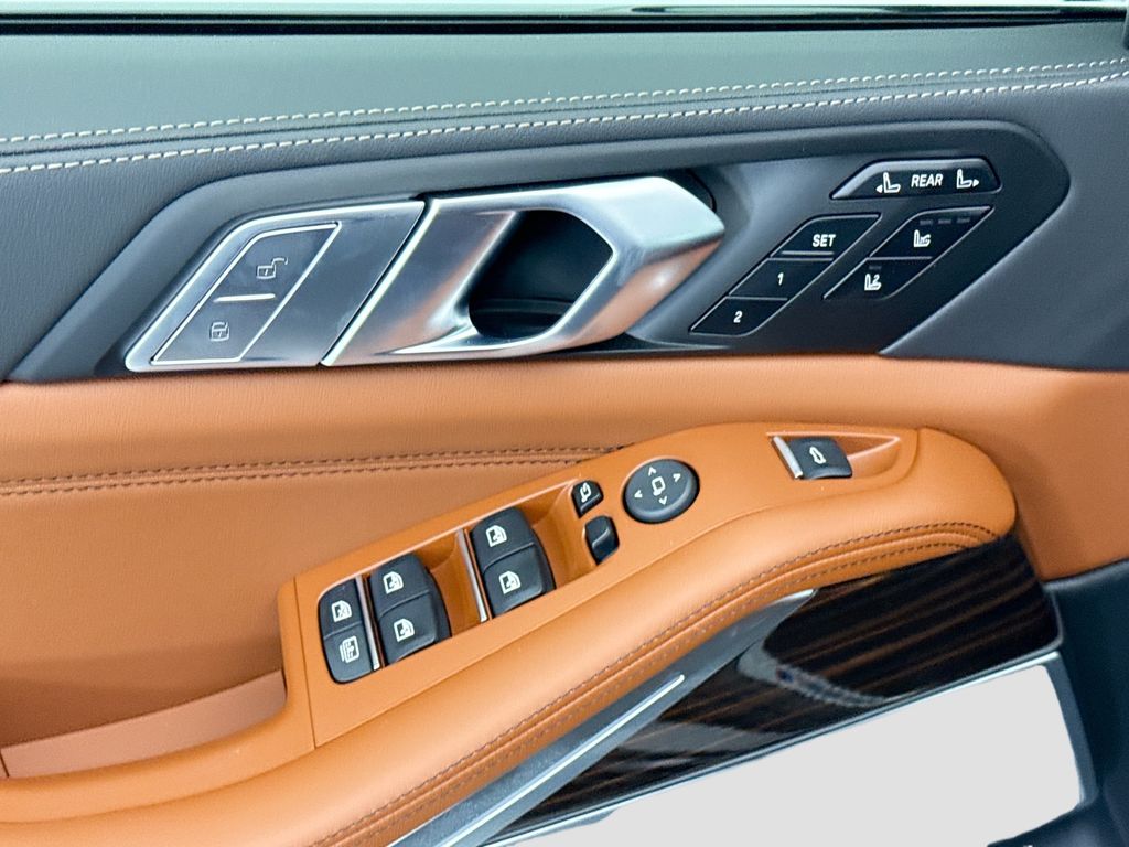 Thumbnail: 2027 BMW X7 - 22