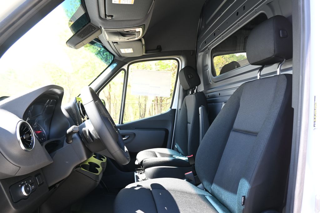 2025 Mercedes-Benz Sprinter 2500 18