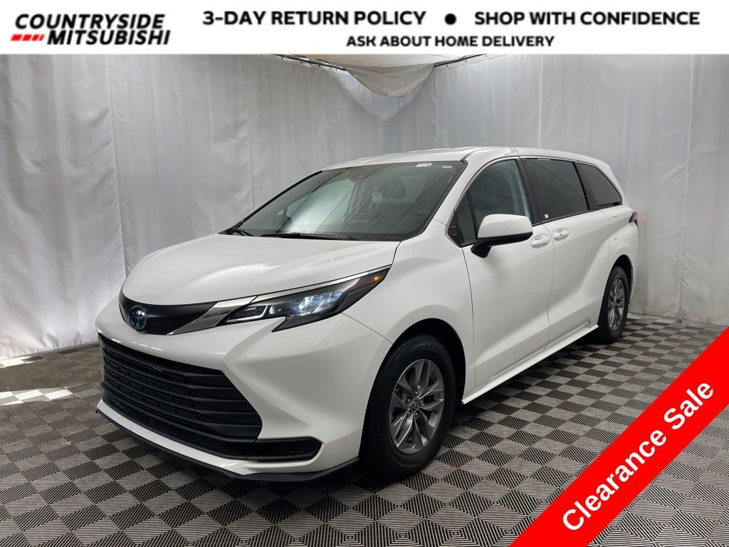 2024 Toyota Sienna LE 8-Passenger FWD