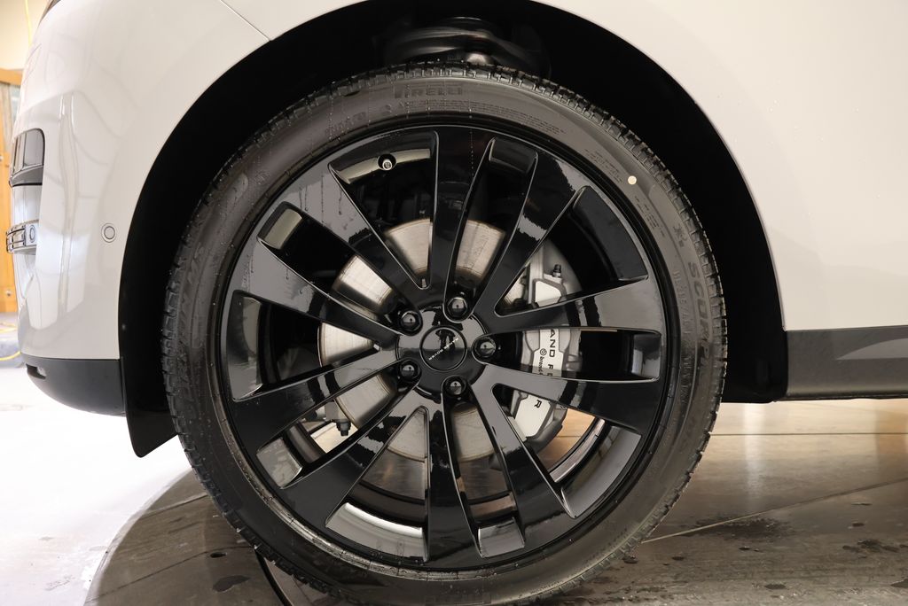 Thumbnail: 2026 Land Rover Range Rover Sport - 10