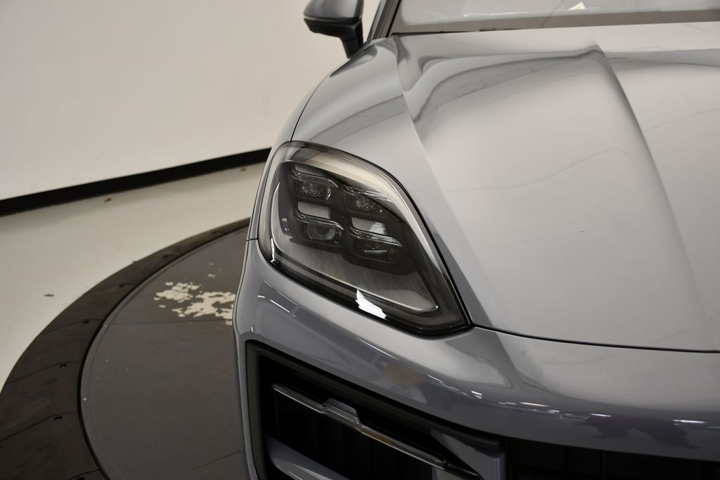 Thumbnail: 2026 Porsche Cayenne - 16