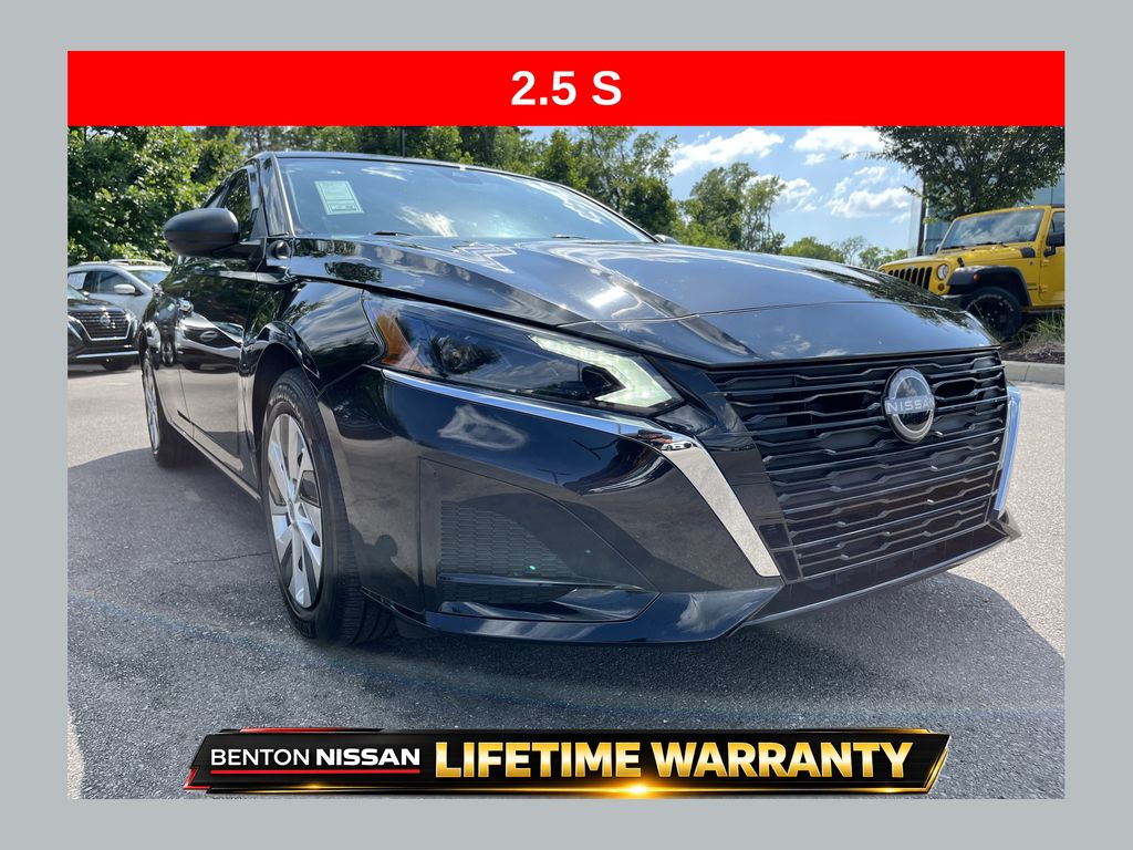 Super Black Clearcoat 2025 Nissan Altima Sedan Front-Wheel Drive Continuously Variable Transmission
