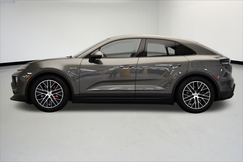Thumbnail: 2025 Porsche Macan - 2