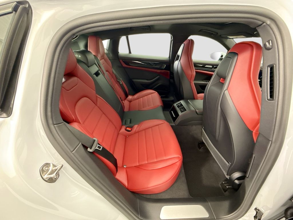 Thumbnail: 2026 Porsche Panamera - 22