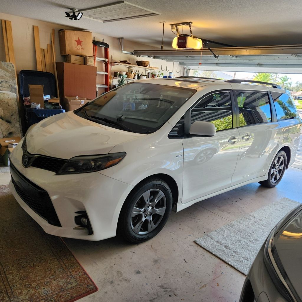 2019 Toyota Sienna SE 7-Passenger AWD