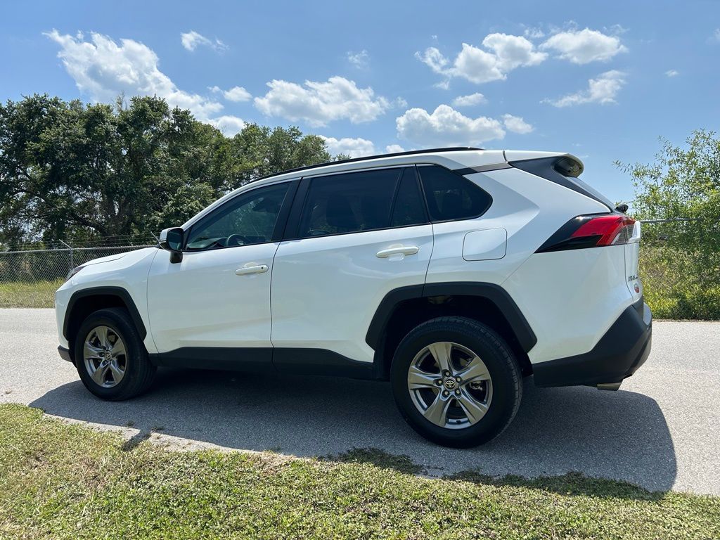 2023 Toyota RAV4 XLE 3