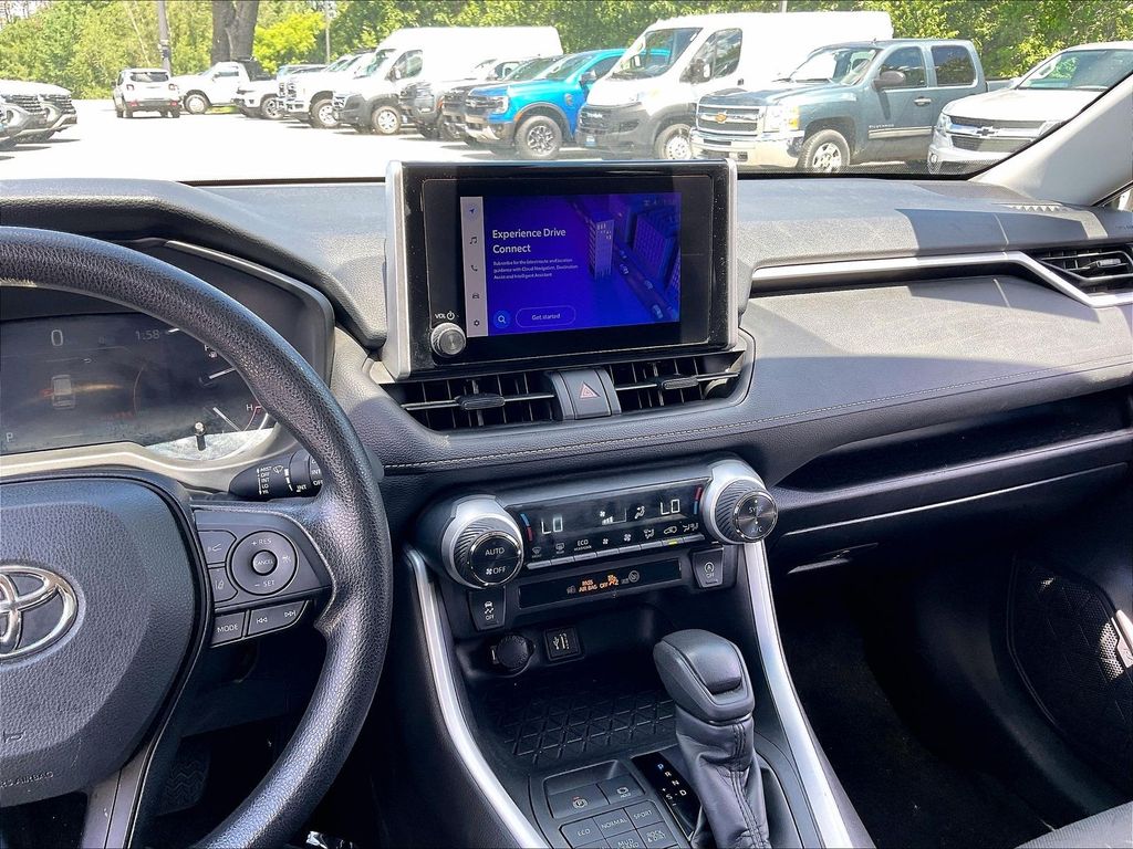 2024 Toyota RAV4 — photo 17