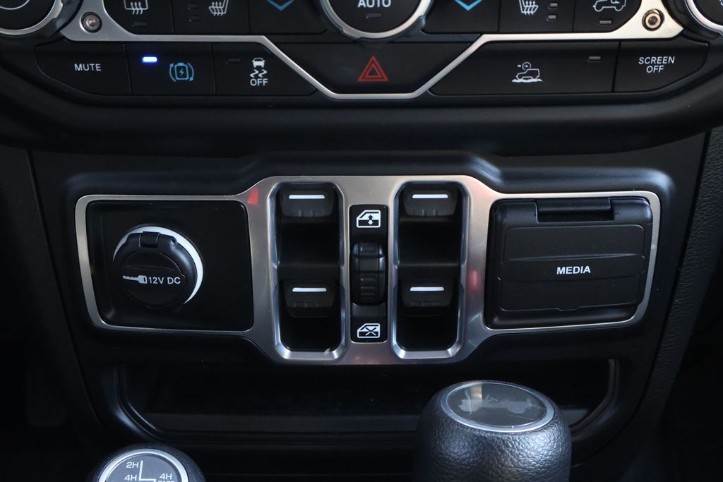 Thumbnail: 2023 Jeep Wrangler - 18