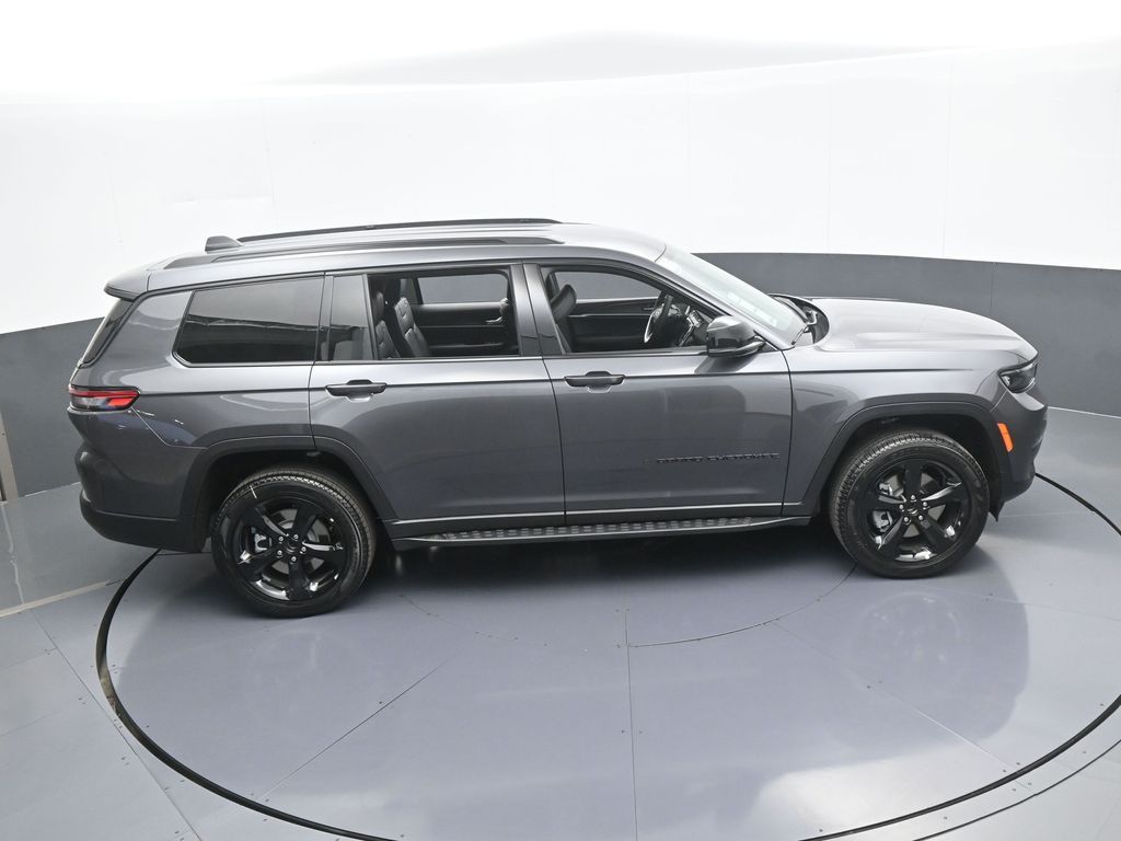 Used 2025 Baltic Gray Metallic Clearcoat Jeep Limited image 22