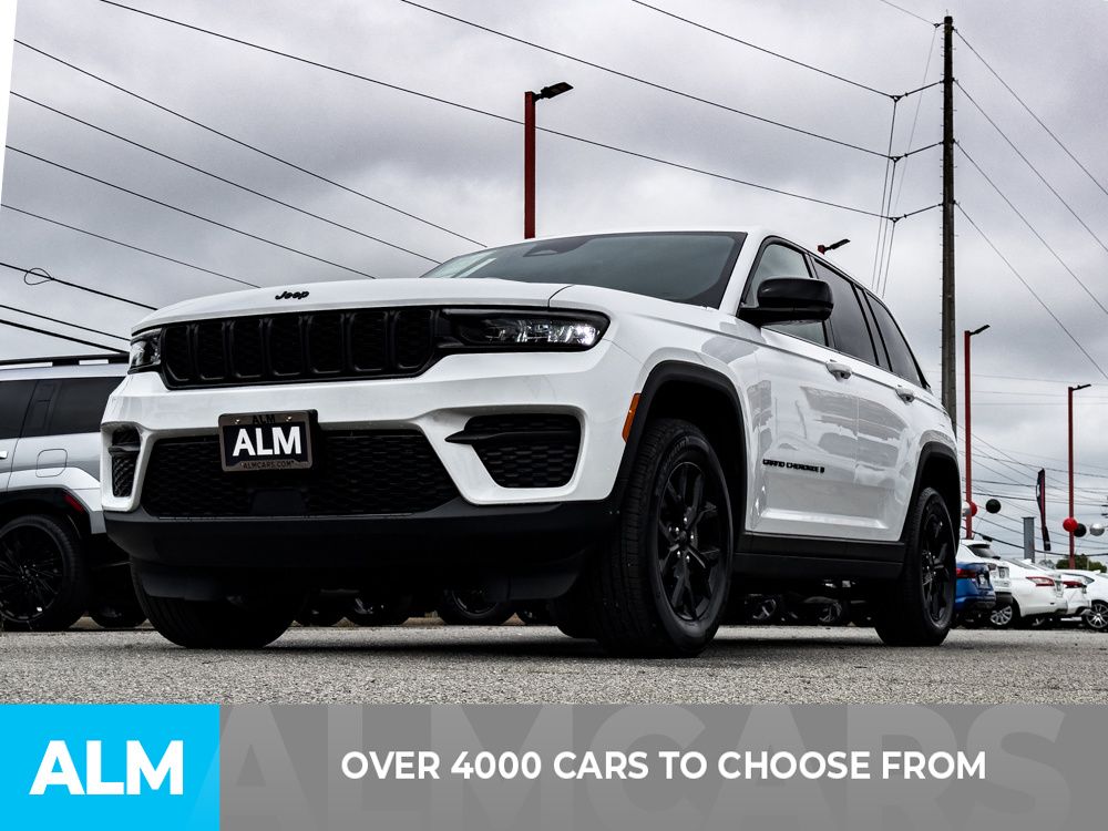 Used 2025 White Jeep Altitude image 2