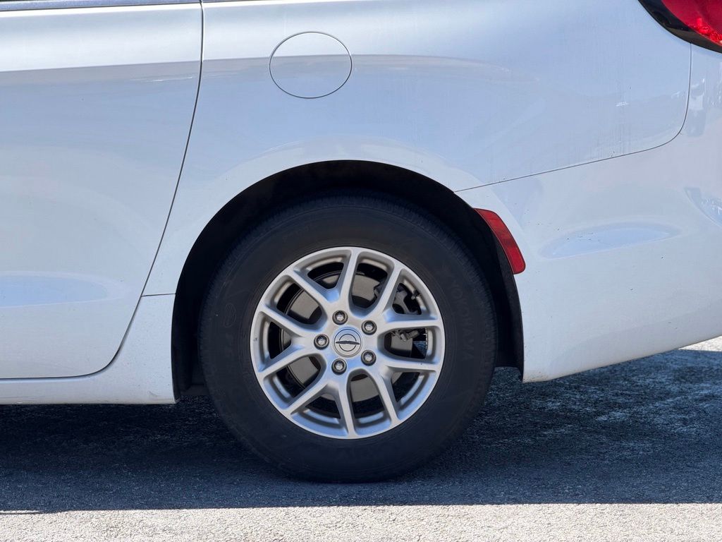 View vehicle photo 3
