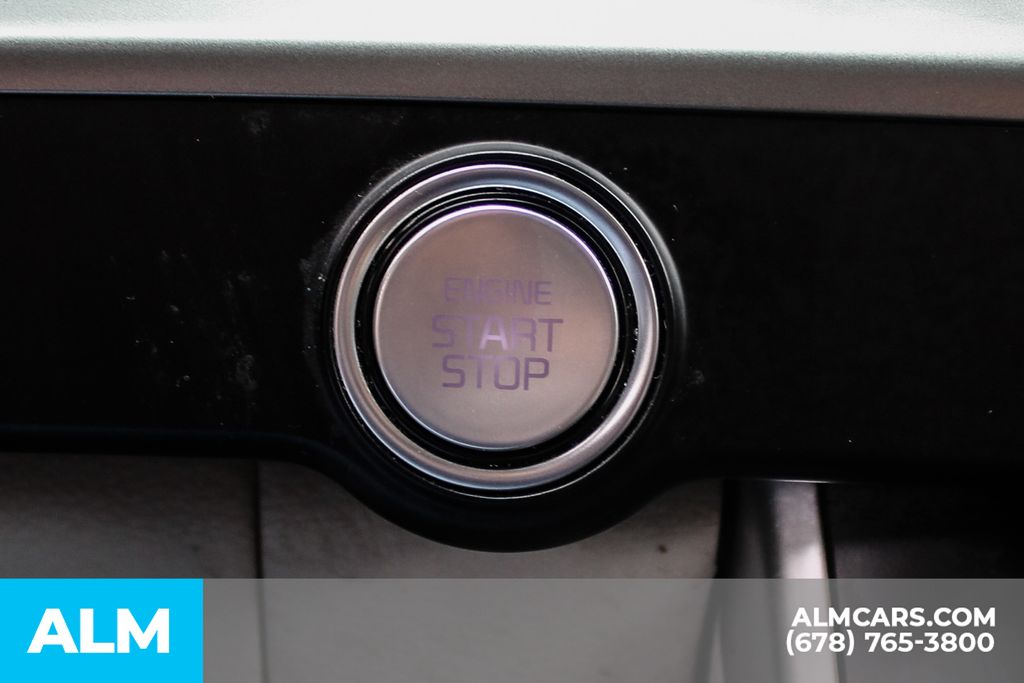 Used 2022 Black Kia LXS image 28