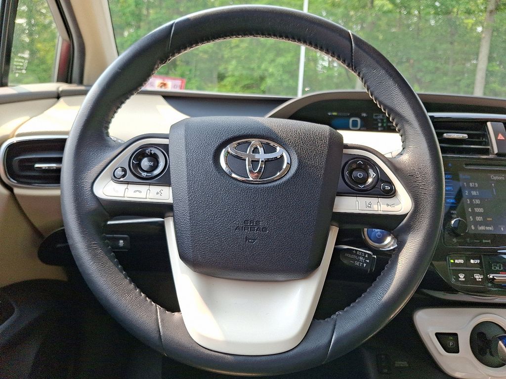 2017 Toyota Prius Four 19
