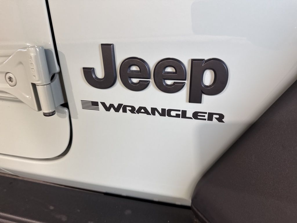 Thumbnail: 2024 Jeep Wrangler - 9