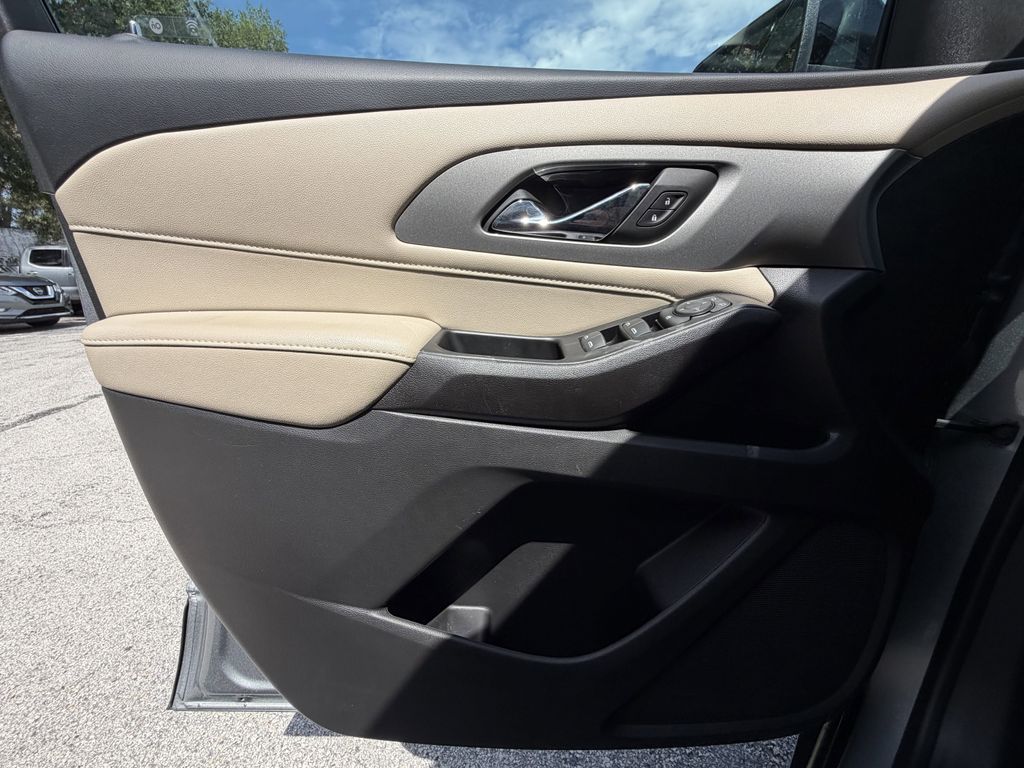used 2023 Chevrolet Traverse car, priced at $19,991
