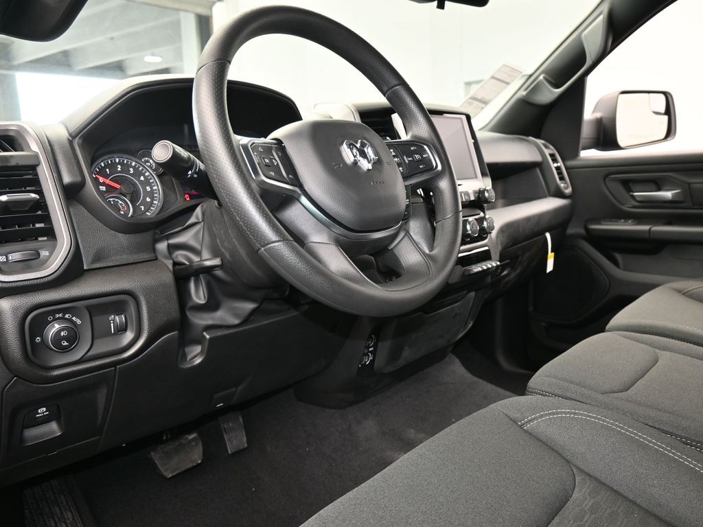 New 2026 Diamond Black Crystal Pearlcoat Ram Express image 12