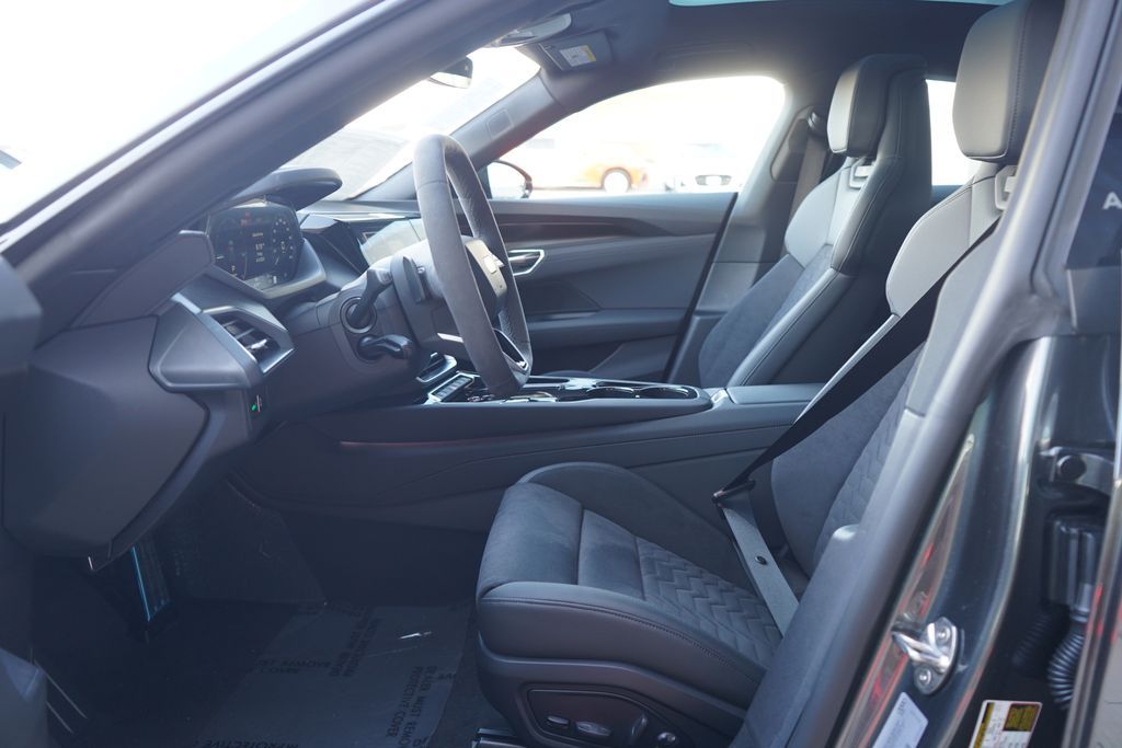 Thumbnail: 2026 Audi e-tron GT - 6