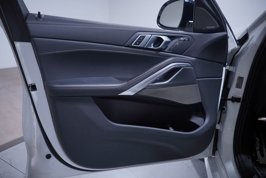 Thumbnail: 2023 BMW X6 - 16