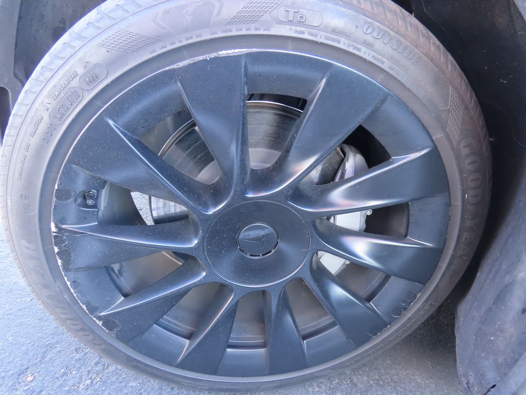 Thumbnail: 2023 Tesla Model Y - 15