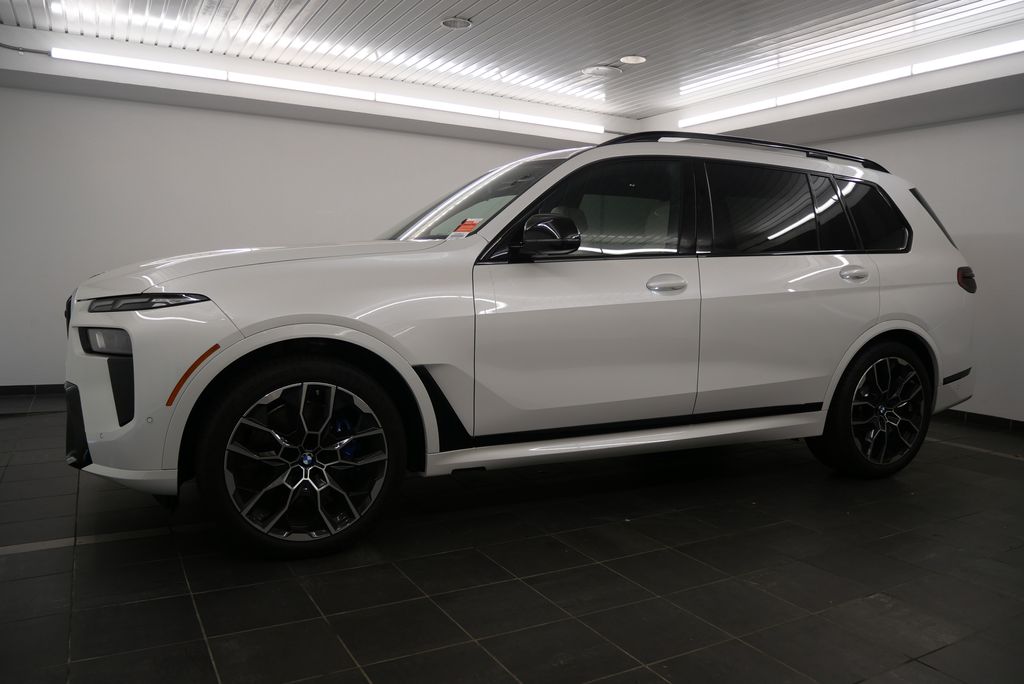 2025 BMW X7 M60i 2