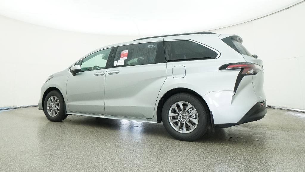 Thumbnail: 2025 Toyota Sienna - 18