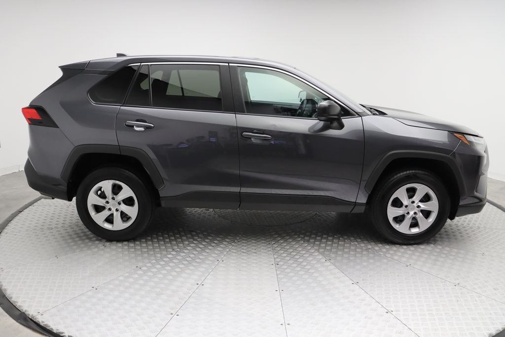 2023 Toyota RAV4 LE 7