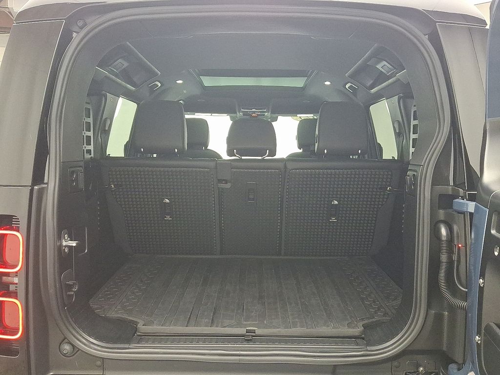 Thumbnail: 2023 Land Rover Defender - 31