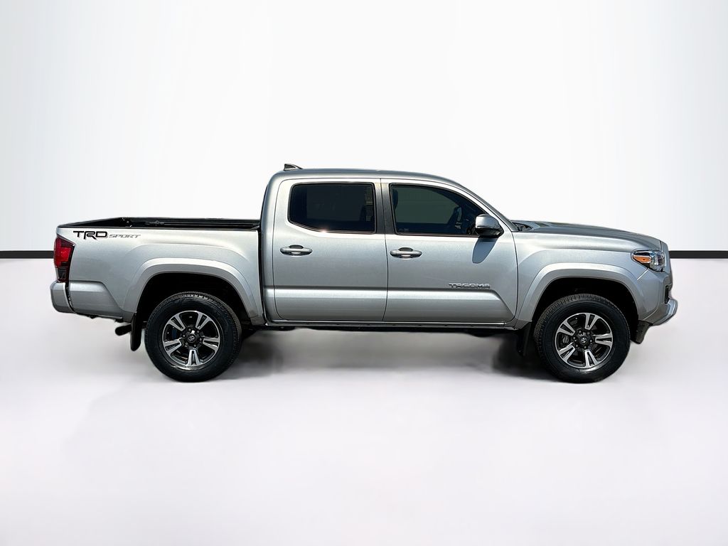Thumbnail: 2019 Toyota Tacoma - 4