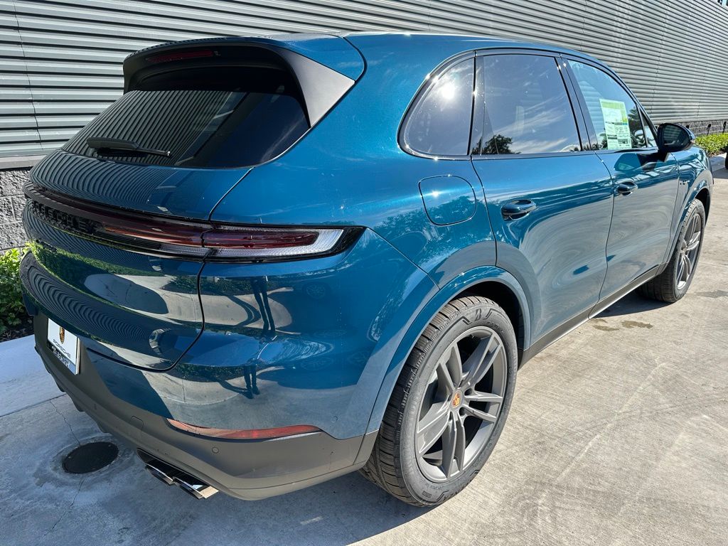 Thumbnail: 2025 Porsche Cayenne - 10